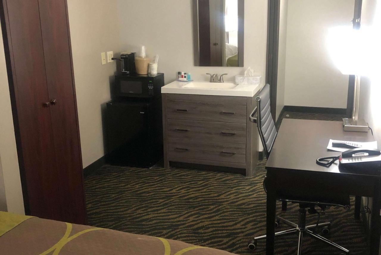 Super 8 By Wyndham High Point/Greensboro Buitenkant foto